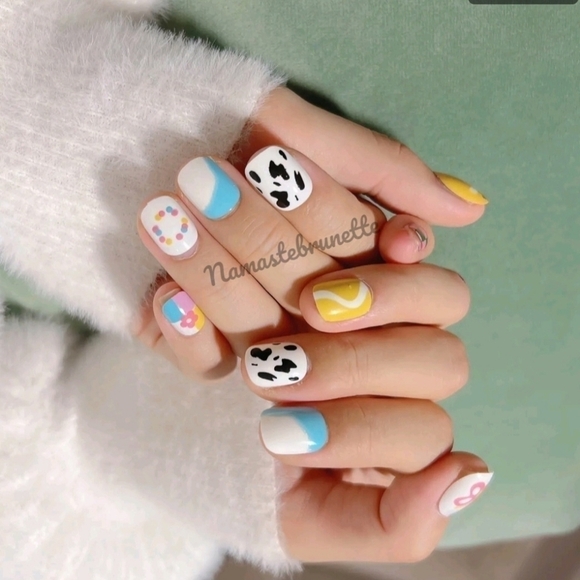 2/$16 Floral Butterfly Press On Nails - Picture 8 of 17